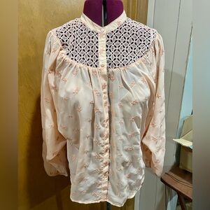 Lucky Brand peach colored 3/4 sleeve blouse with lacy neckline size small